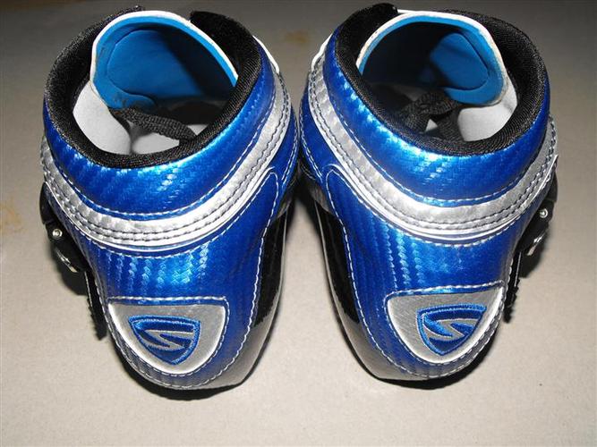 2010e款蓝银配色-腾运体育 产品展示(速滑鞋销售_速滑鞋批发_深圳速滑